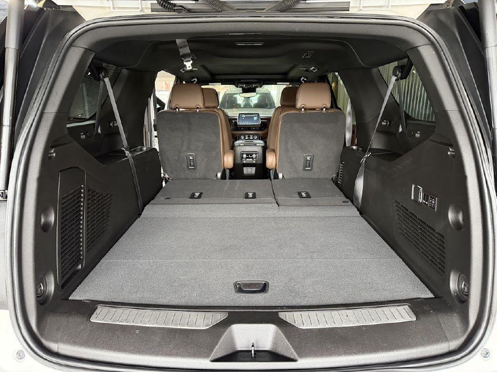 Chevrolet Suburban High Country 4WD 2023