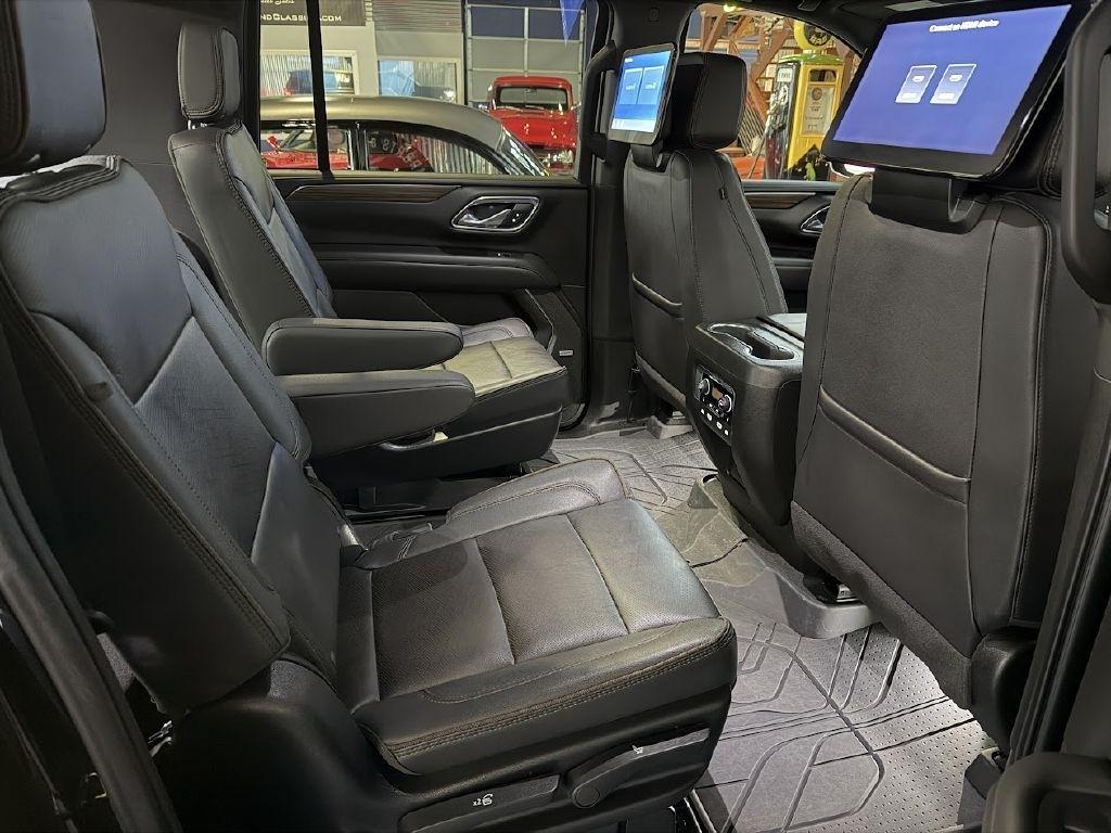 Chevrolet Suburban High Country 4WD 2023