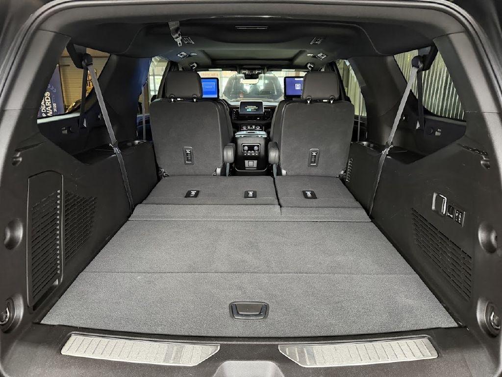 Chevrolet Suburban High Country 4WD 2023