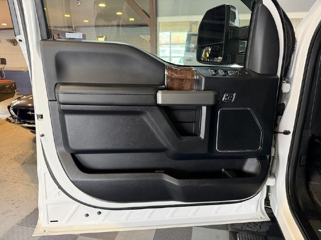 Ford F-350 SD Platinum Crew Cab 4WD 2017