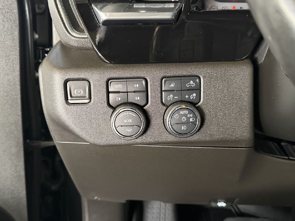 Chevrolet Silverado 1500 LTZ Crew Cab 4WD 2022 Chevrolet Silverado 1500 LTZ Crew Cab 4WD 2022
