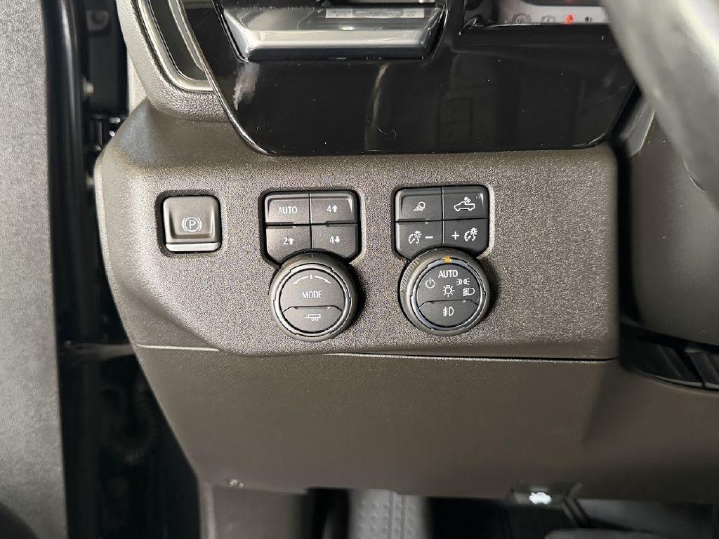 Chevrolet Silverado 1500 LTZ Crew Cab 4WD 2022