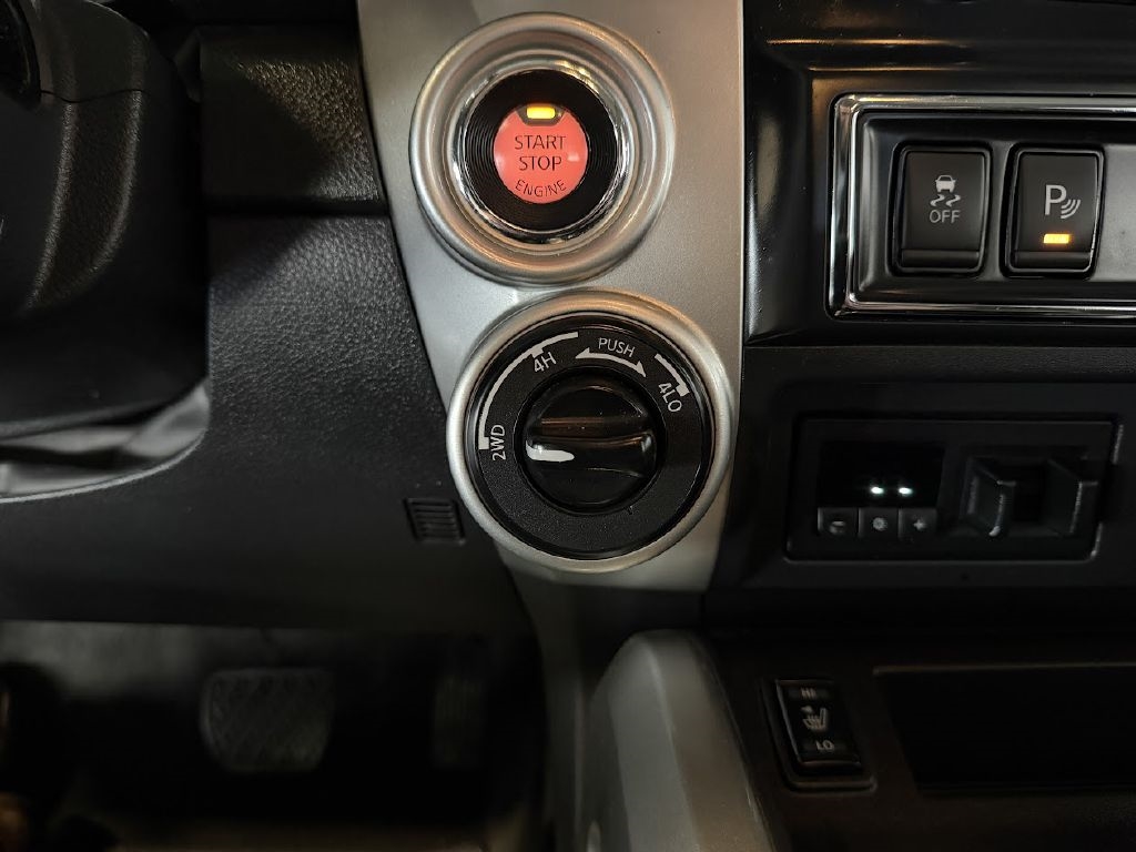 Nissan Titan SV Crew Cab 4WD 2018 Nissan Titan SV Crew Cab 4WD 2018