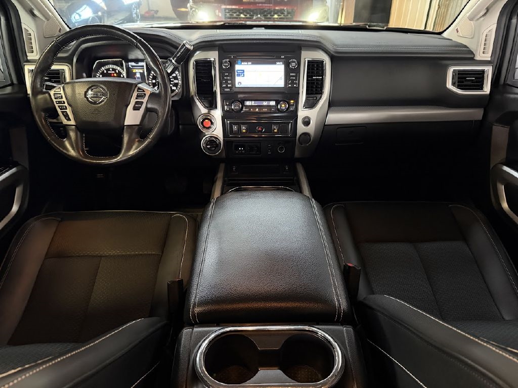 Nissan Titan PRO-4X Crew Cab 4WD 2018