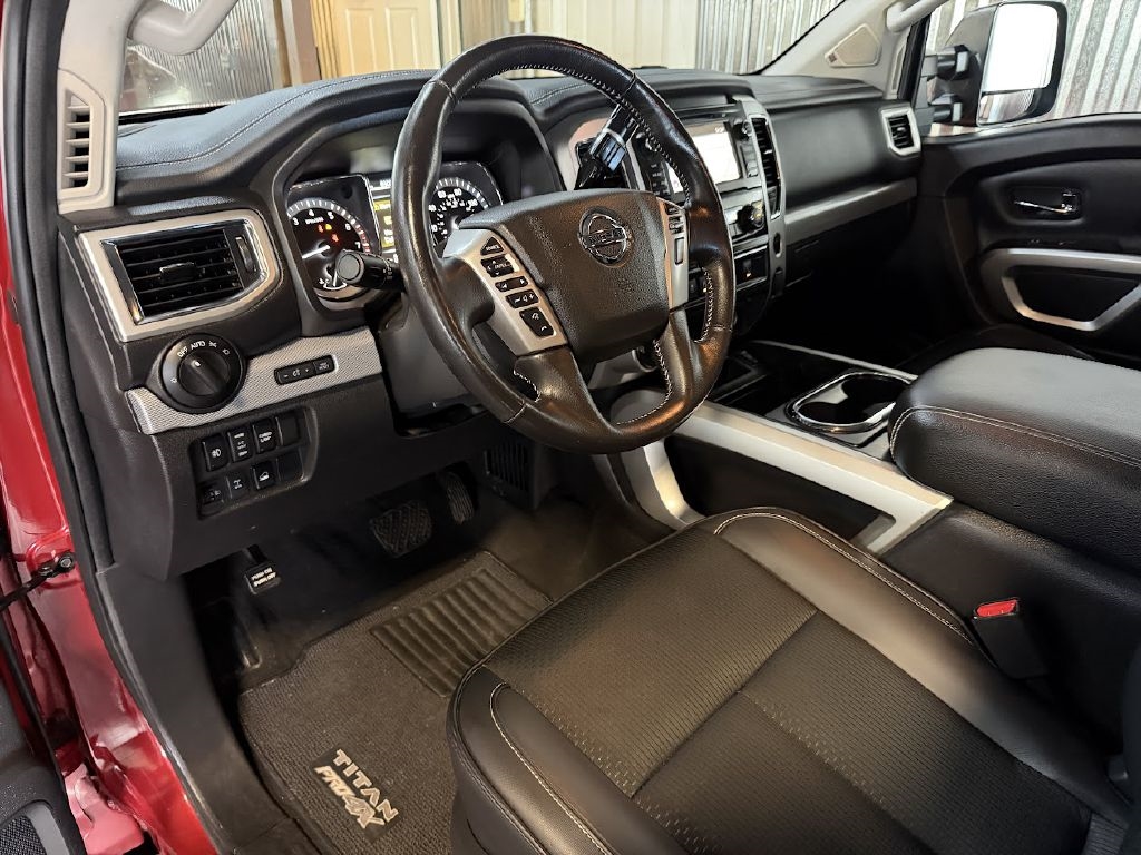 Nissan Titan PRO-4X Crew Cab 4WD 2018
