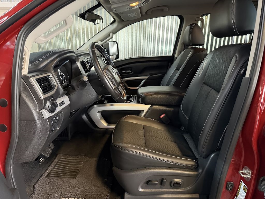 Nissan Titan PRO-4X Crew Cab 4WD 2018