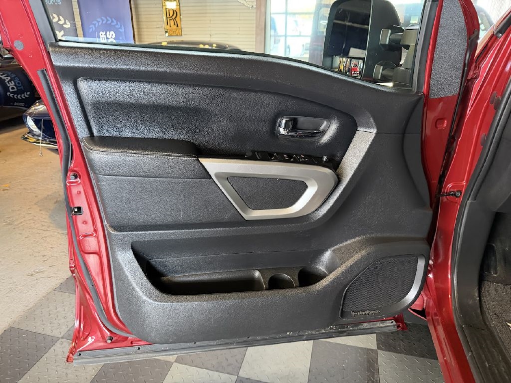 Nissan Titan PRO-4X Crew Cab 4WD 2018