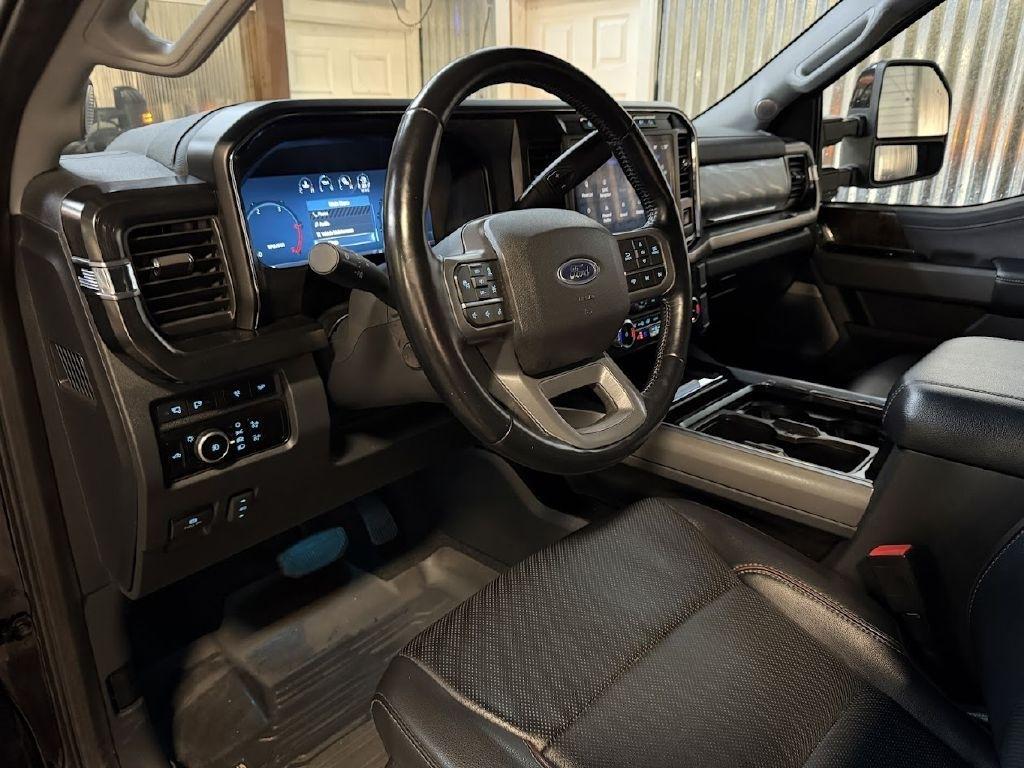 Ford F-350 SD Lariat Crew Cab LWB 4WD 2023