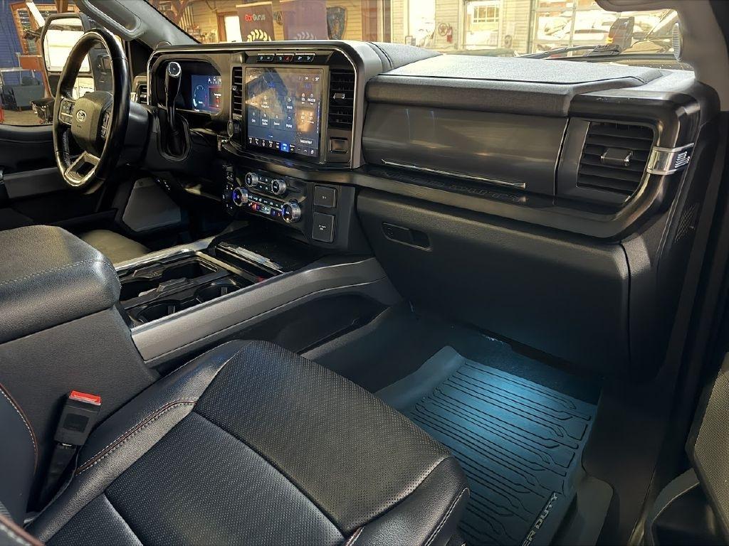 Ford F-350 SD Lariat Crew Cab LWB 4WD 2023