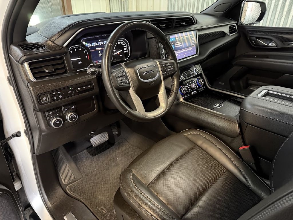 GMC Yukon Denali 4WD 2021