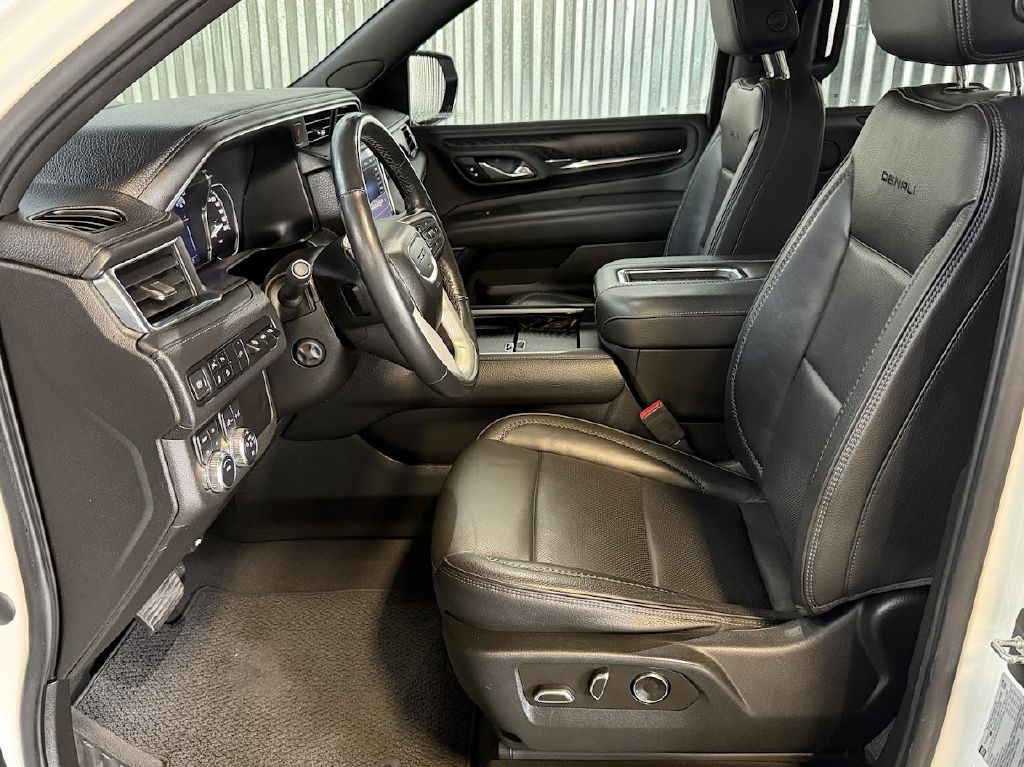 GMC Yukon Denali 4WD 2021