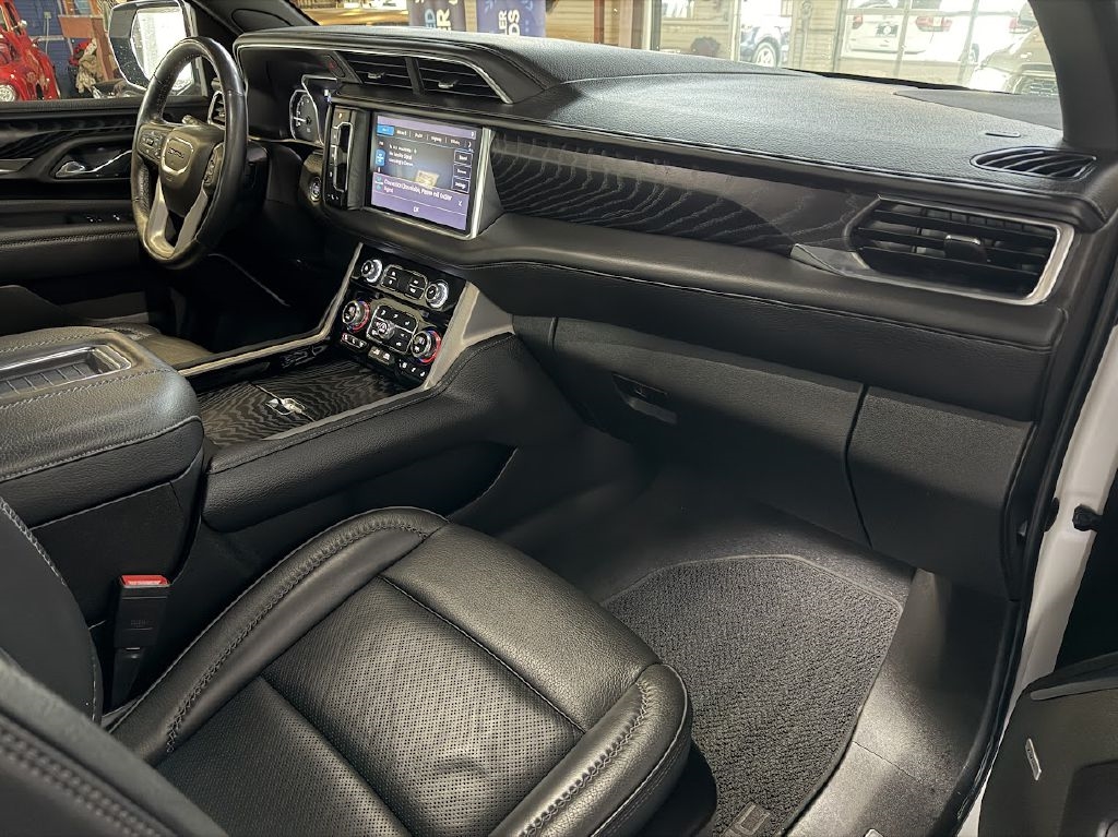 GMC Yukon Denali 4WD 2021