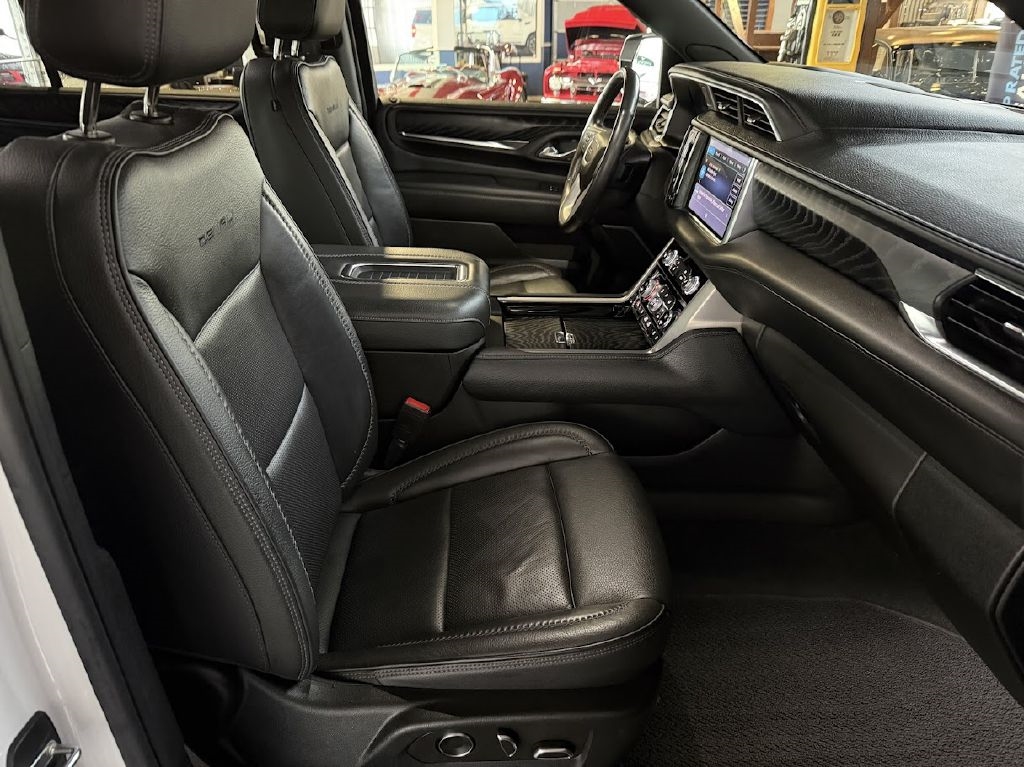 GMC Yukon Denali 4WD 2021