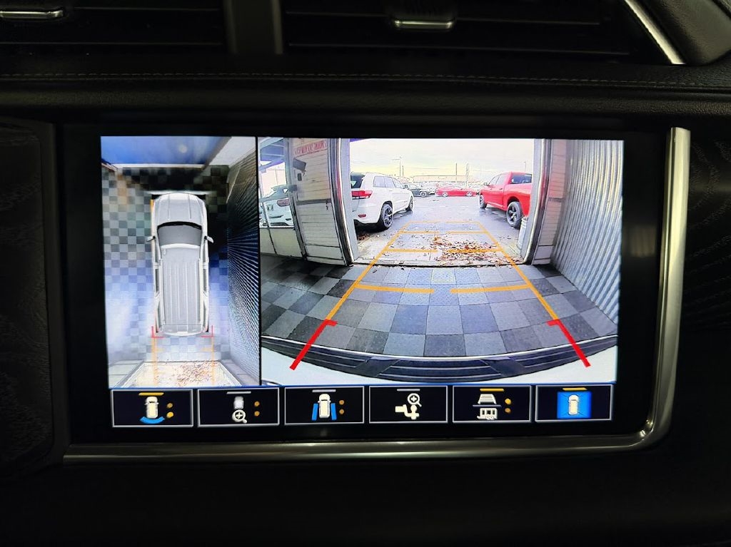 GMC Yukon Denali 4WD 2021