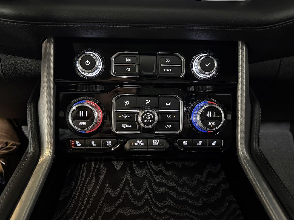 GMC Yukon Denali 4WD 2021