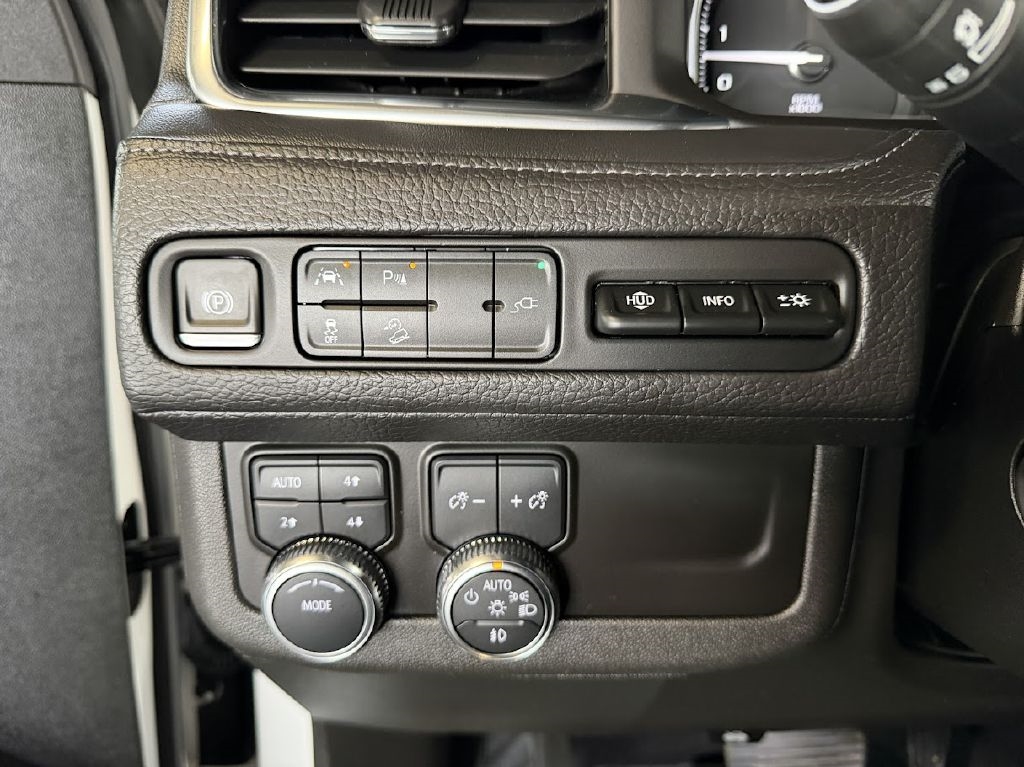 GMC Yukon Denali 4WD 2021