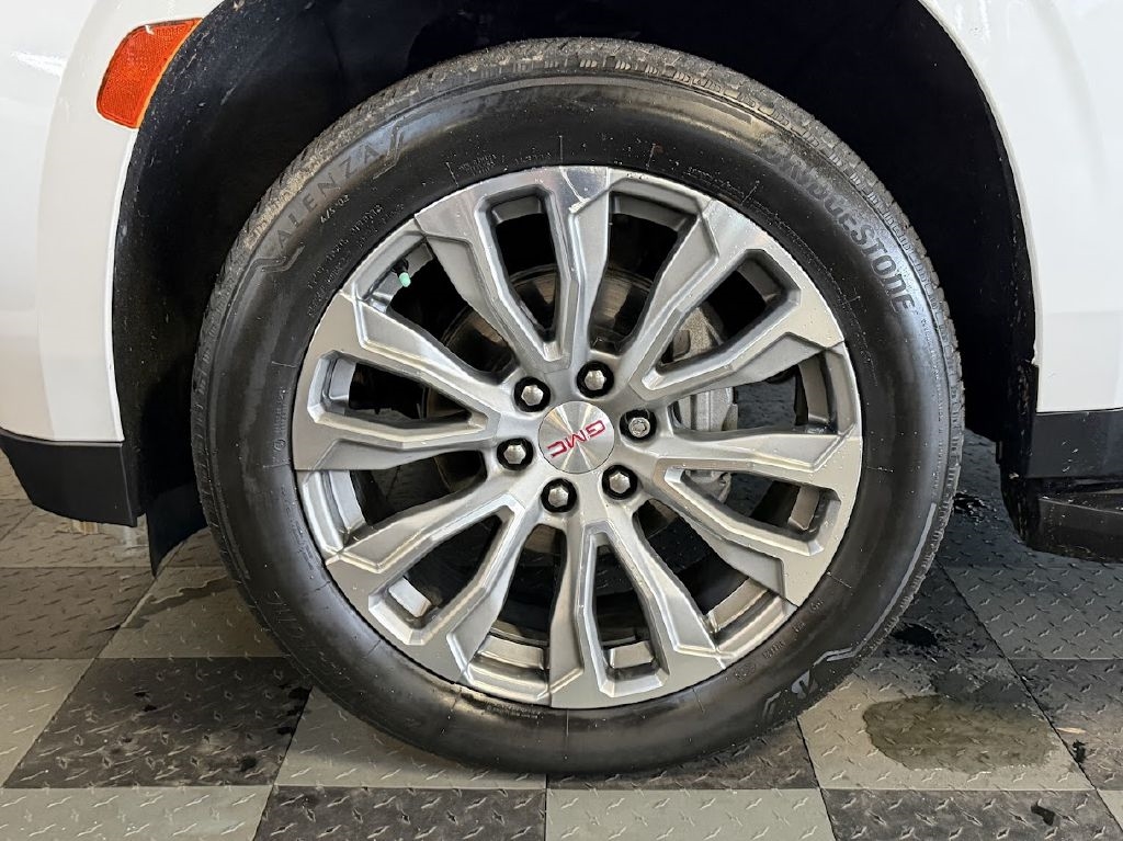 GMC Yukon Denali 4WD 2021