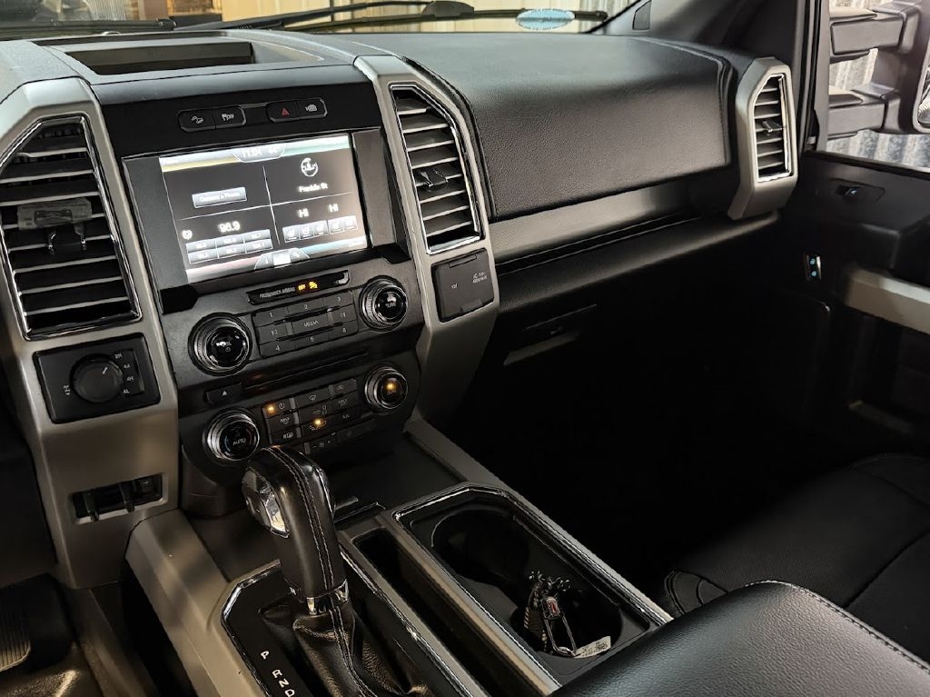 Ford F-150 Lariat SuperCrew 4WD 2015