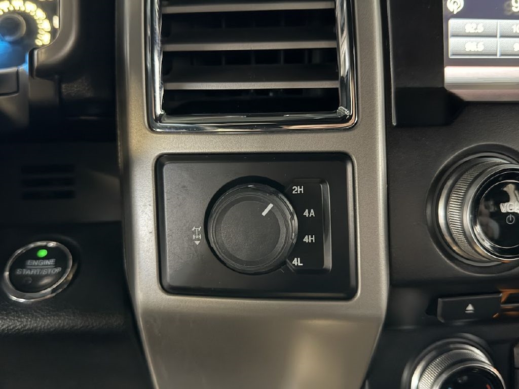 Ford F-150 Lariat SuperCrew 4WD 2015