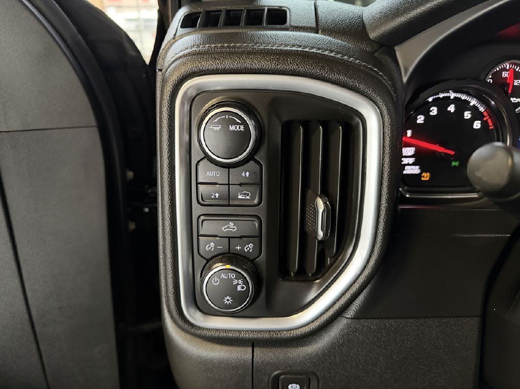 Chevrolet Silverado 1500 LT Crew Cab 4WD 2020