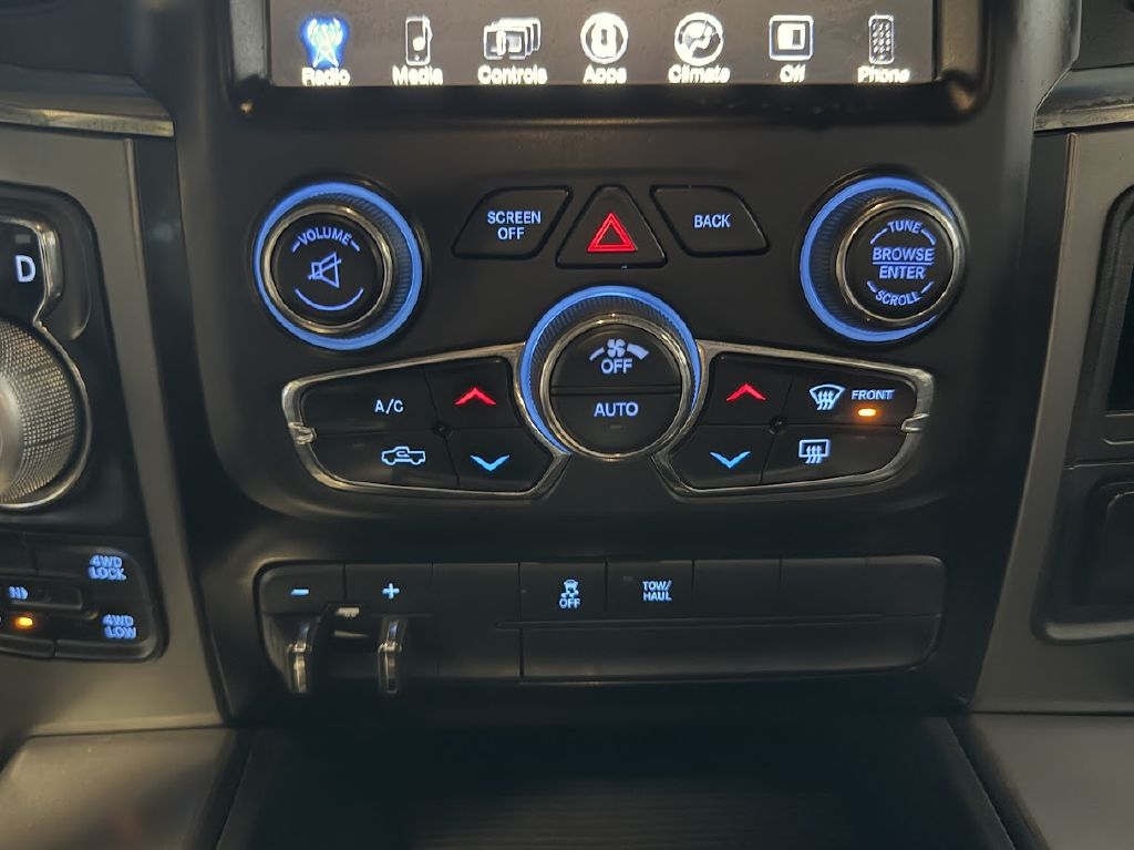 RAM 1500 Sport Crew Cab SWB 4WD 2015