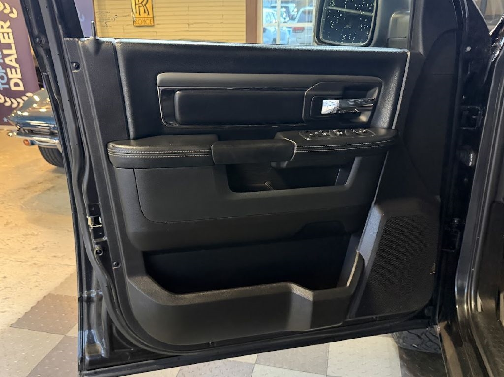 RAM 1500 Sport Crew Cab SWB 4WD 2015