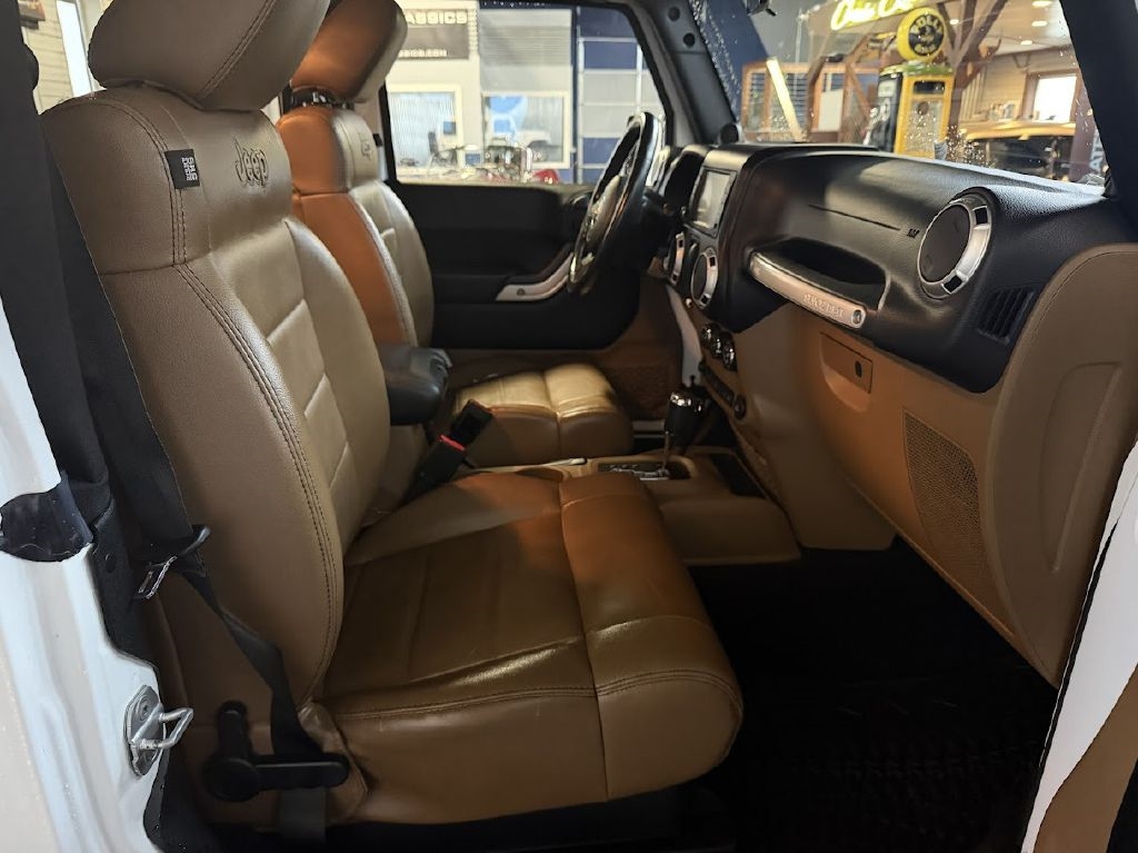 Jeep Wrangler Sahara 4WD 2012