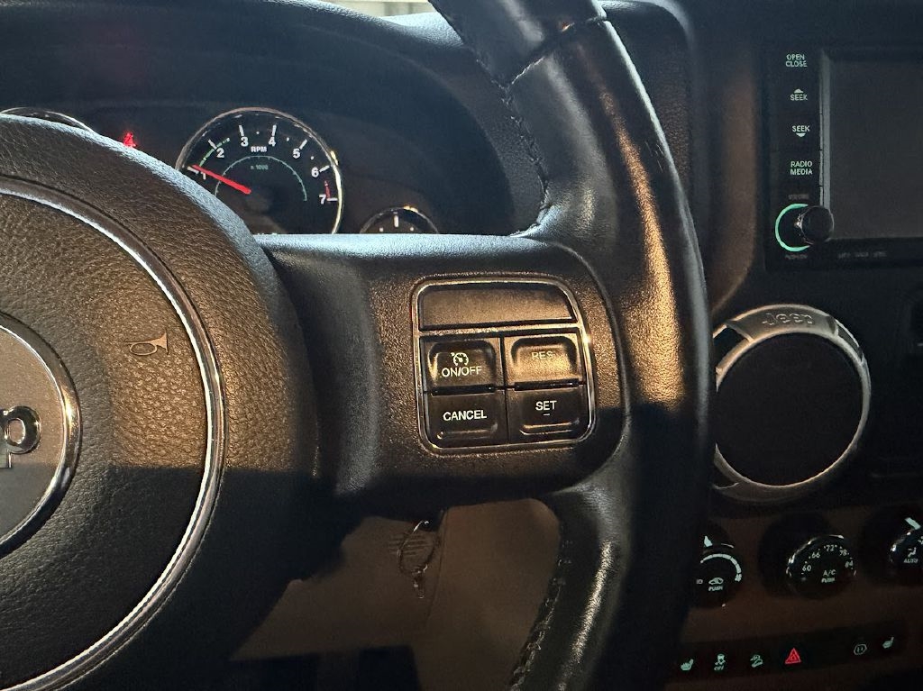 Jeep Wrangler Sahara 4WD 2012