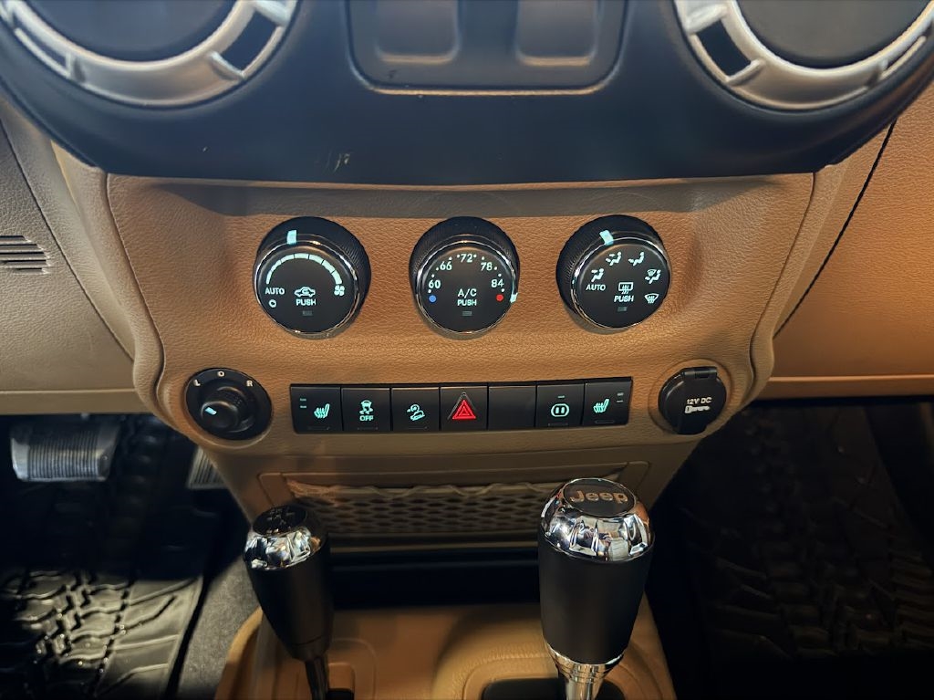 Jeep Wrangler Sahara 4WD 2012