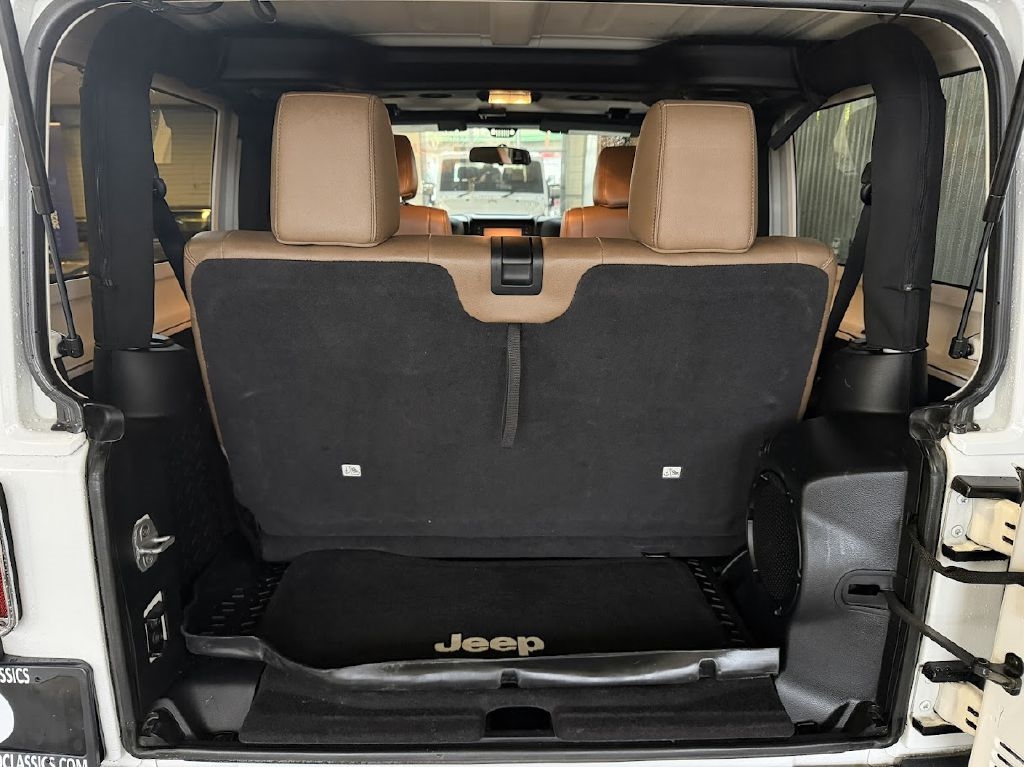 Jeep Wrangler Sahara 4WD 2012