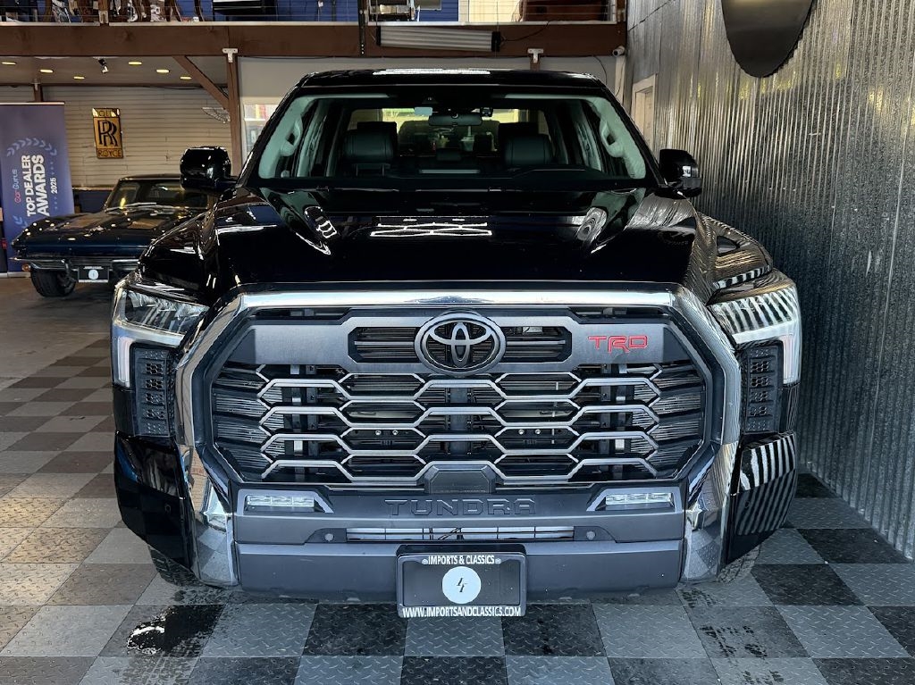 Toyota Tundra SR5 CrewMax 4WD 2024