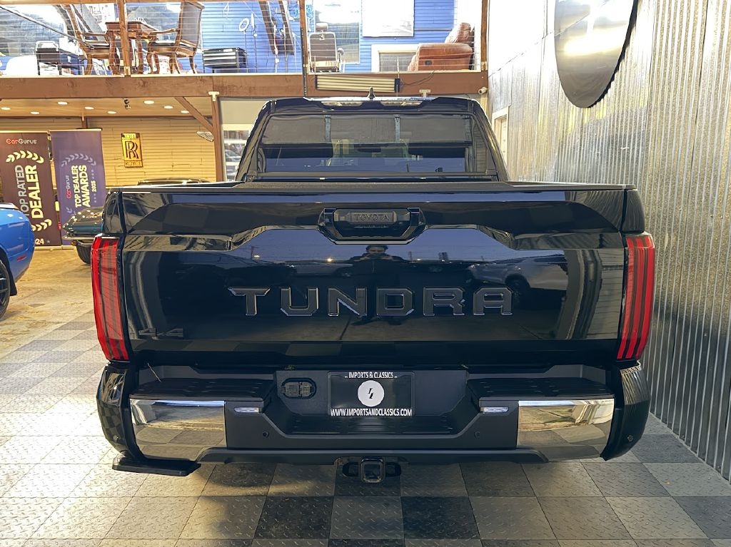 Toyota Tundra SR5 CrewMax 4WD 2024