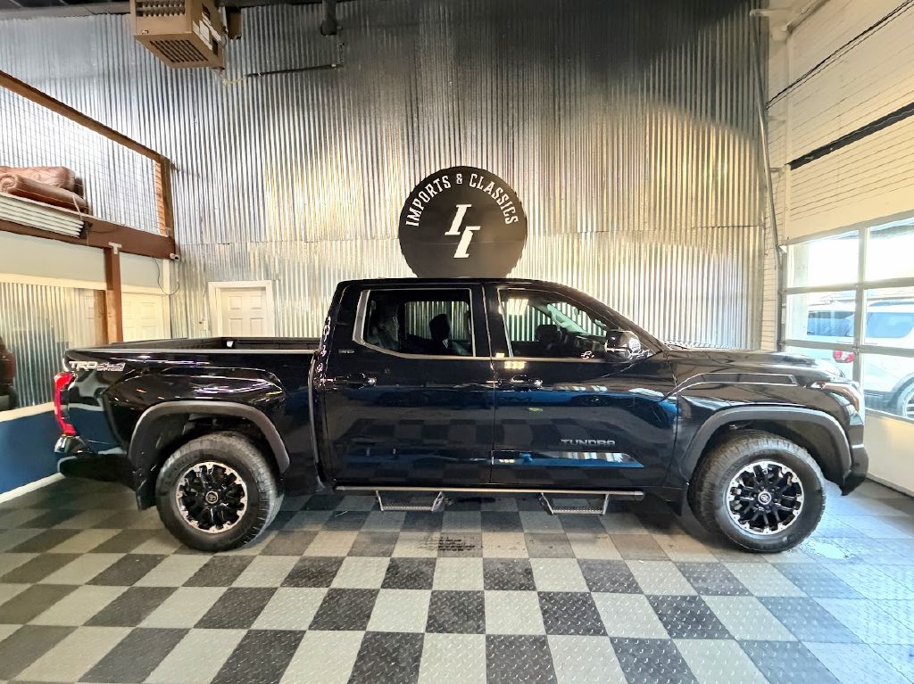 Toyota Tundra SR5 CrewMax 4WD 2024