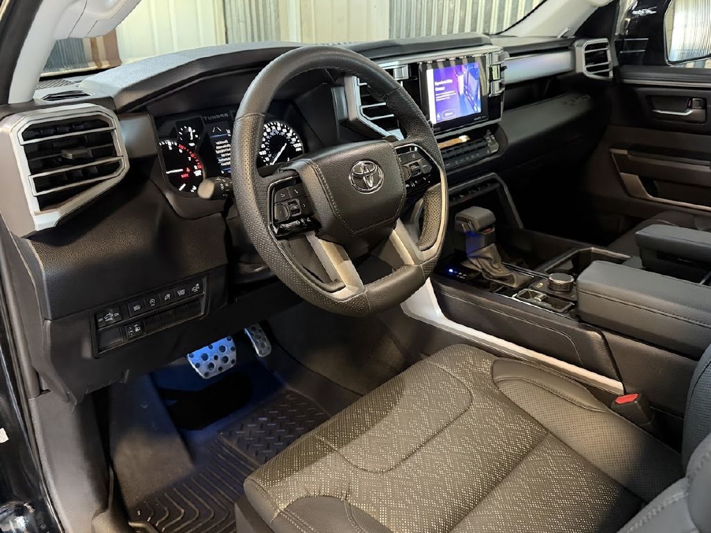 Toyota Tundra SR5 CrewMax 4WD 2024