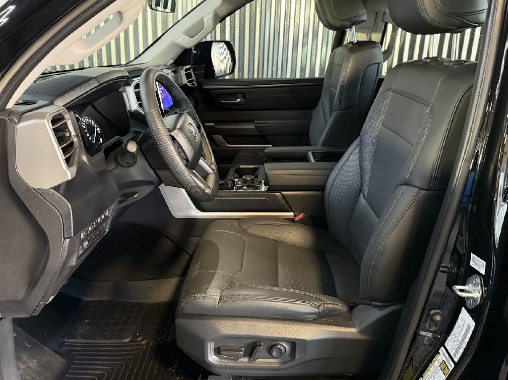 Toyota Tundra SR5 CrewMax 4WD 2024