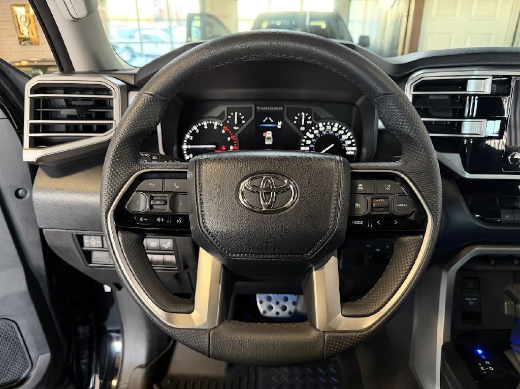 Toyota Tundra SR5 CrewMax 4WD 2024