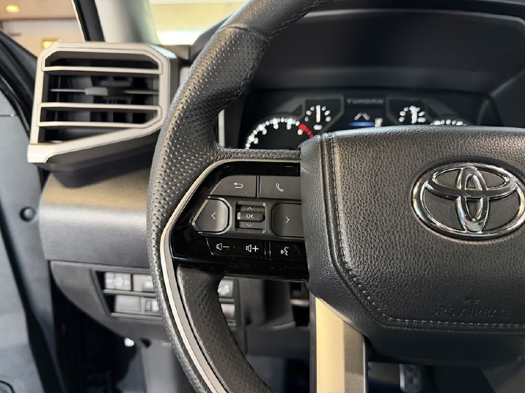 Toyota Tundra SR5 CrewMax 4WD 2024