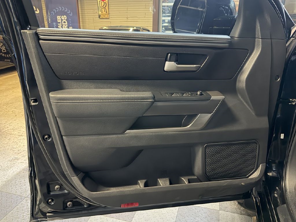 Toyota Tundra SR5 CrewMax 4WD 2024