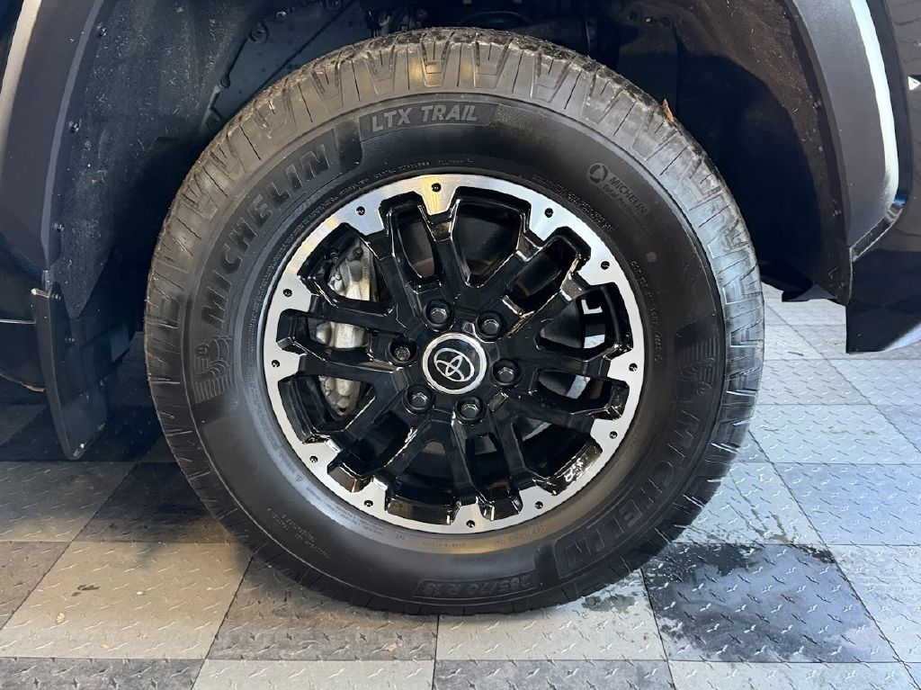 Toyota Tundra SR5 CrewMax 4WD 2024