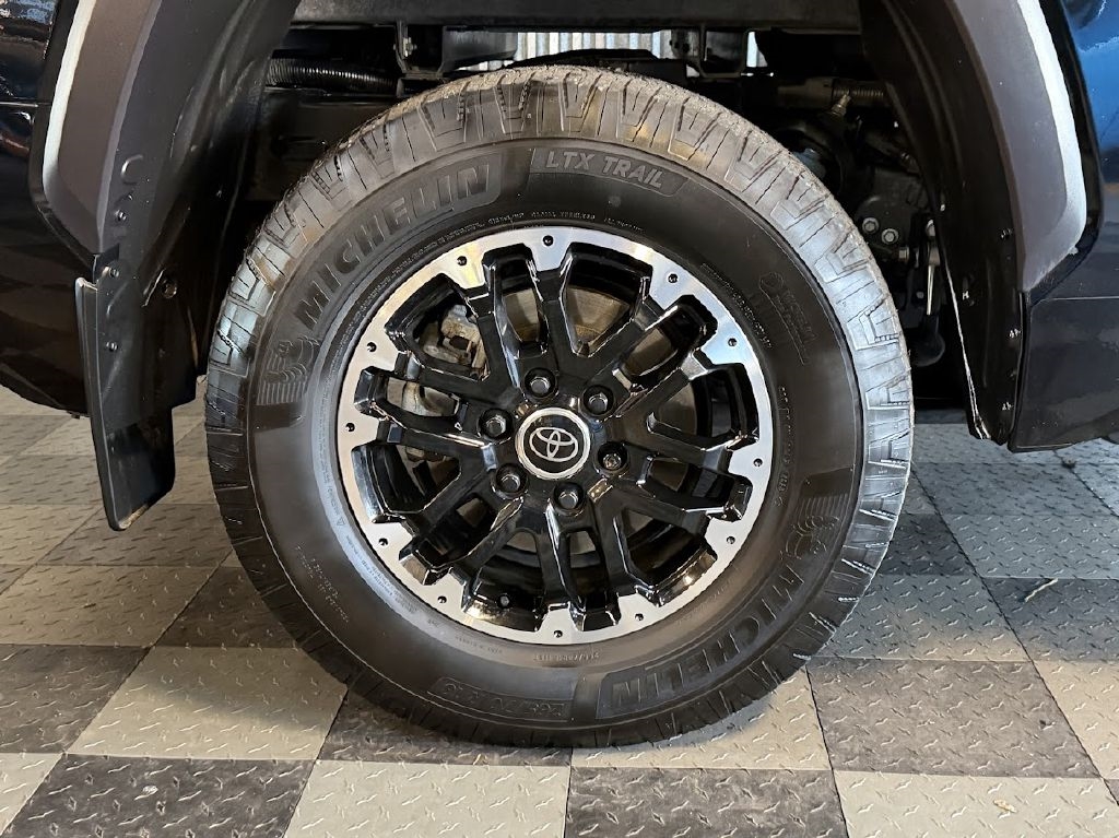 Toyota Tundra SR5 CrewMax 4WD 2024