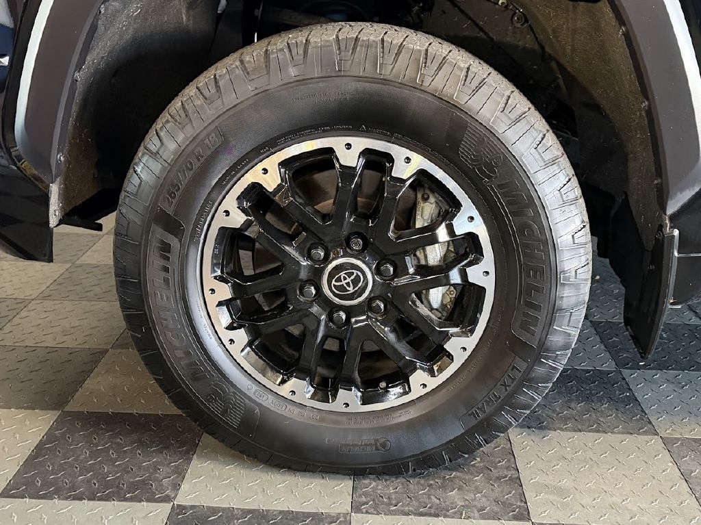 Toyota Tundra SR5 CrewMax 4WD 2024