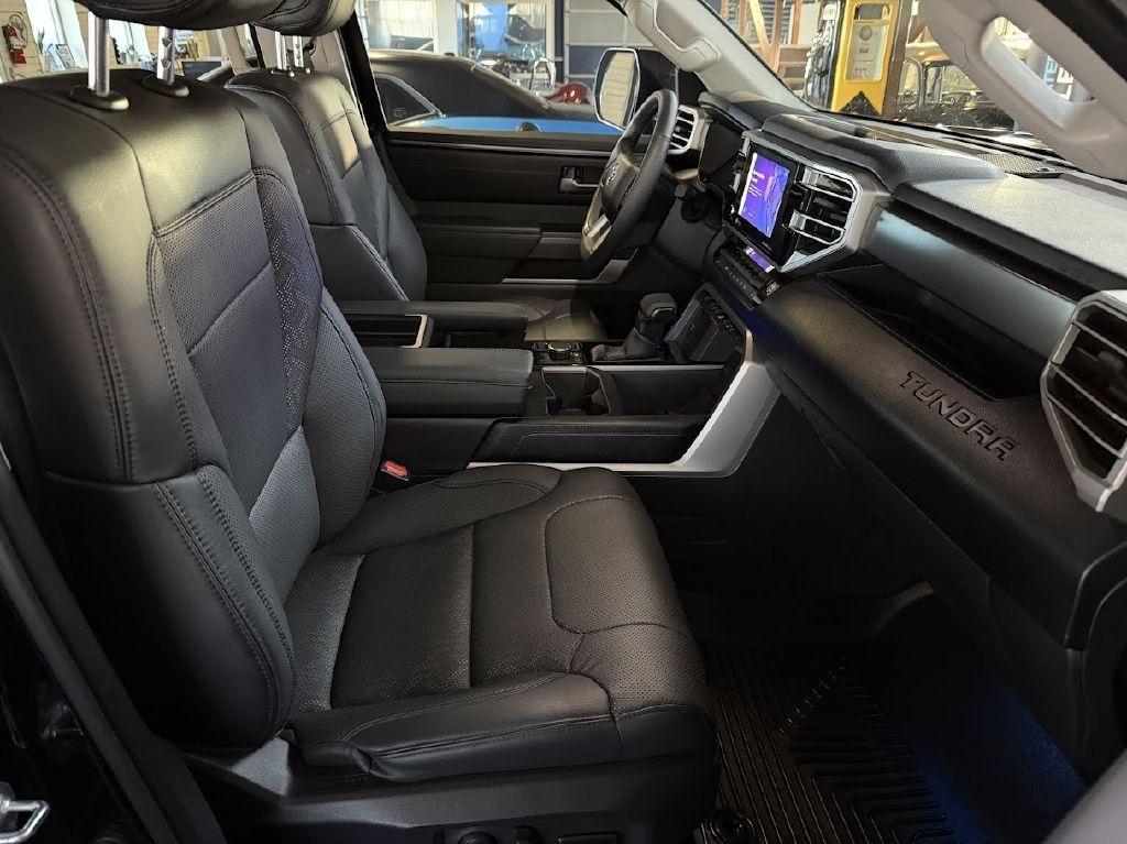 Toyota Tundra SR5 CrewMax 4WD 2024