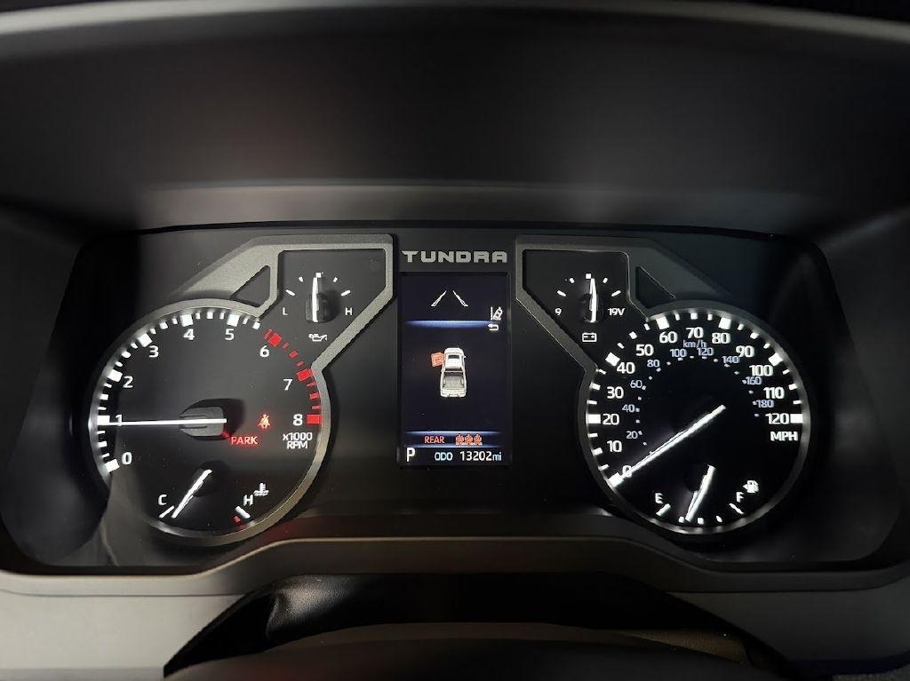 Toyota Tundra SR5 CrewMax 4WD 2024