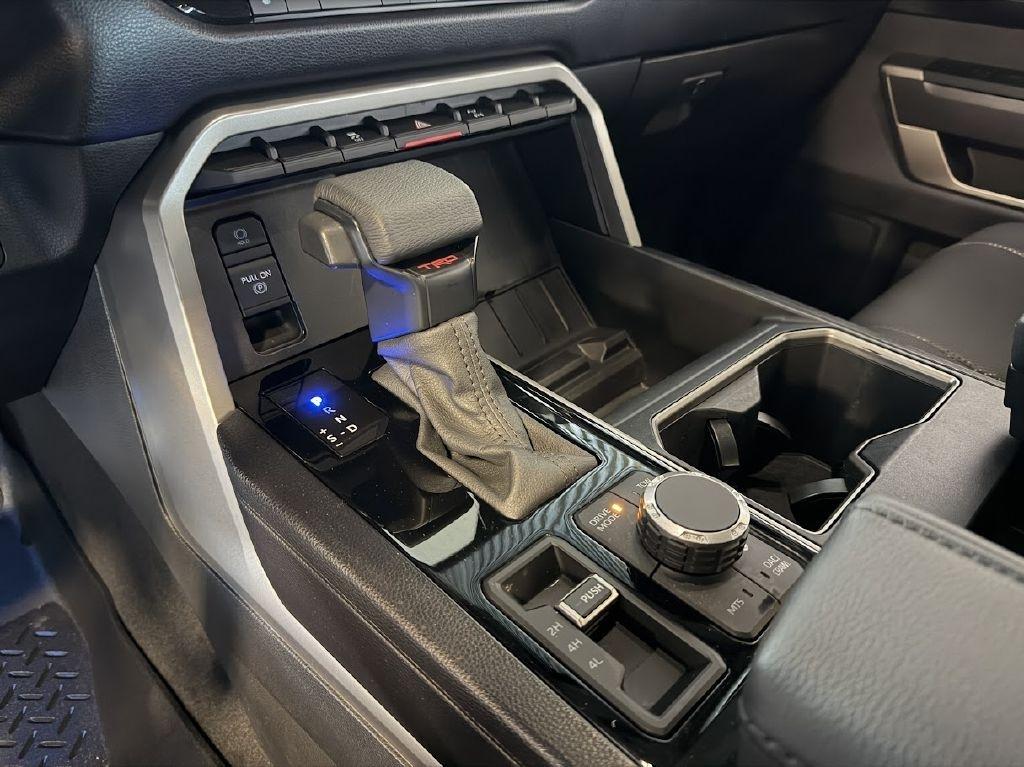 Toyota Tundra SR5 CrewMax 4WD 2024