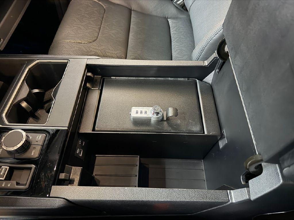 Toyota Tundra SR5 CrewMax 4WD 2024