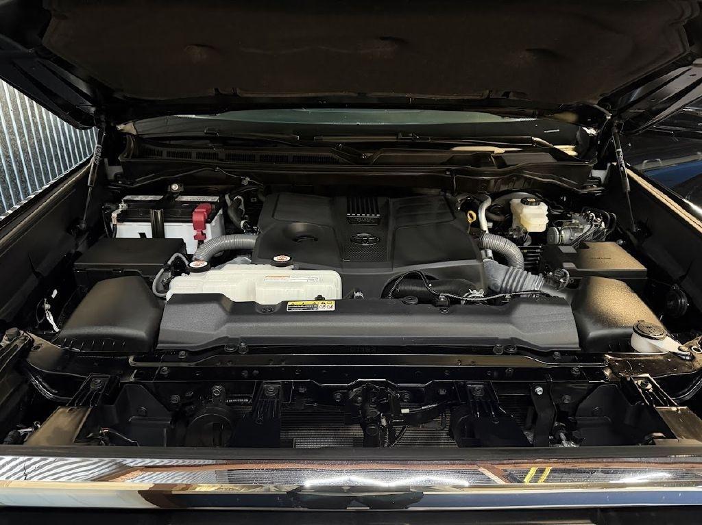 Toyota Tundra SR5 CrewMax 4WD 2024