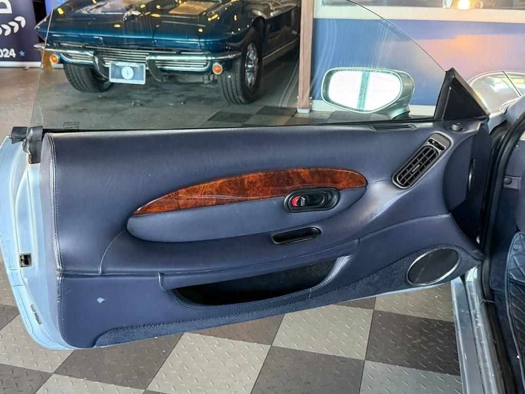 Aston Martin DB7 Volante 1997