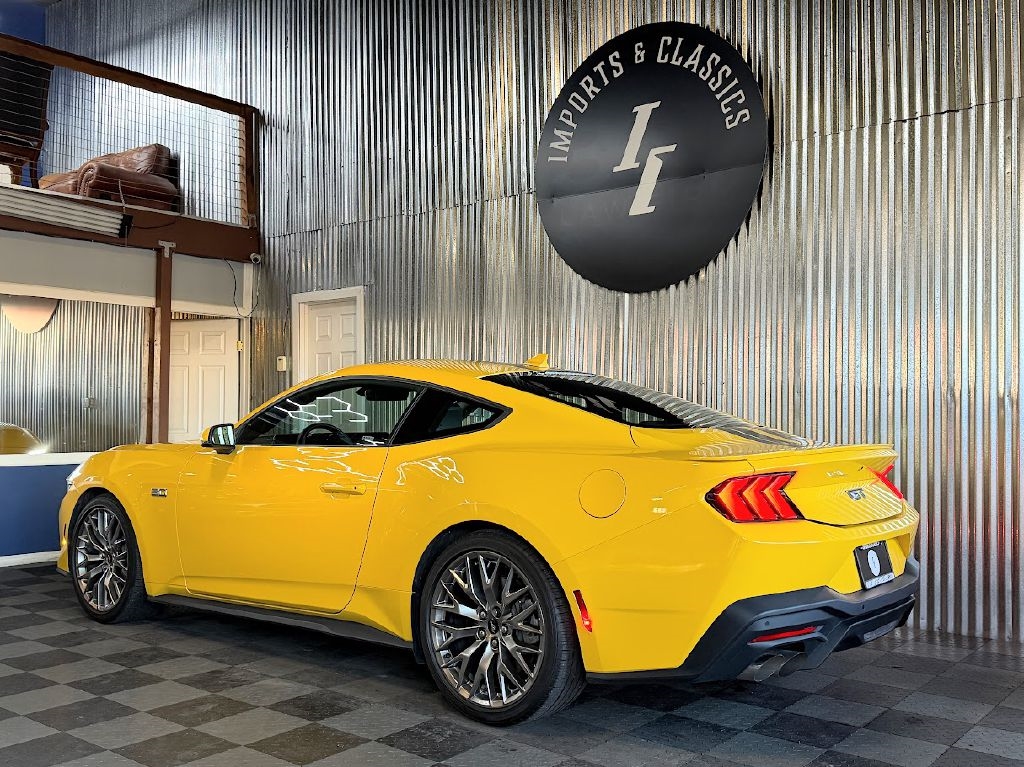 Ford Mustang  2024