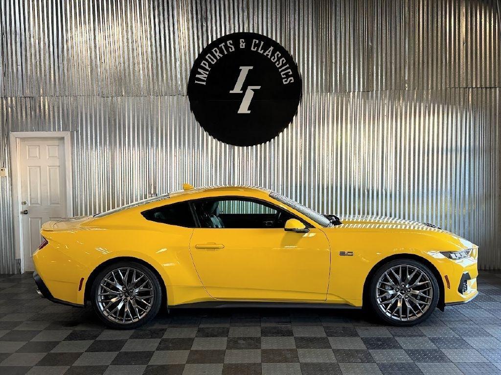 Ford Mustang  2024