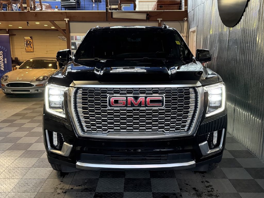 GMC Yukon Denali 4WD 2021